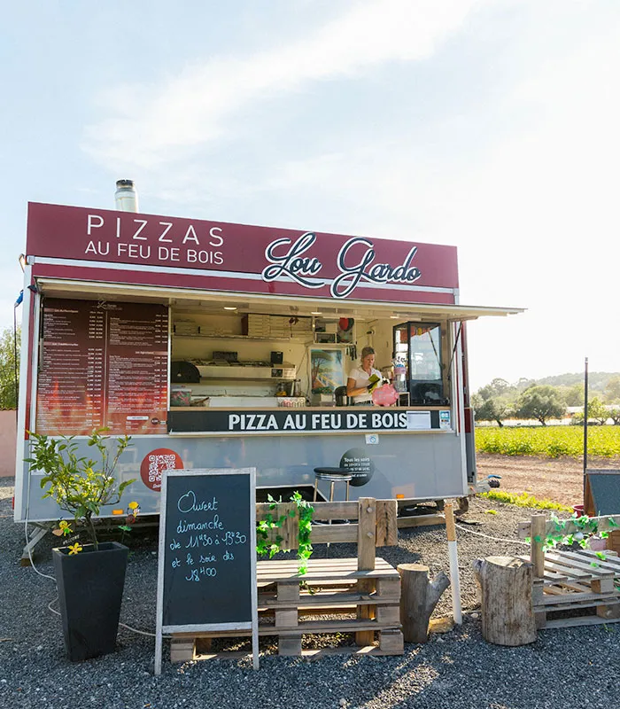 Notre camion à Pizza situé à l'entrée de Carqueiranne proche du Pradet