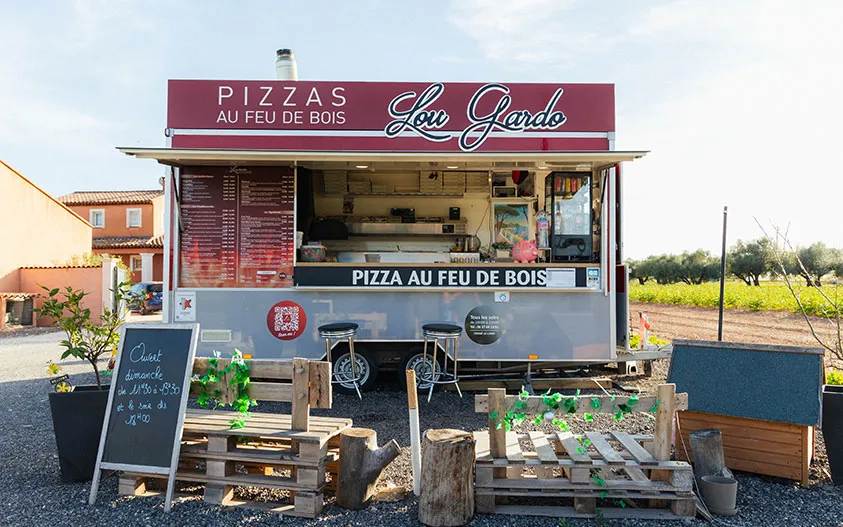 Le camion à pizza à Carqueiranne, facile d'accès à l'entrée de la ville