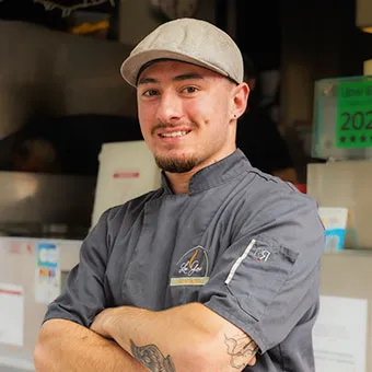 Mathis est le pizzaïolo de Lou gardo La Garde